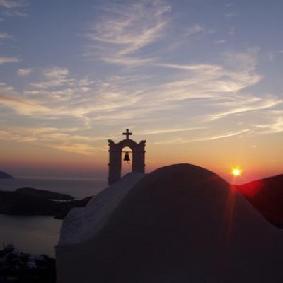 Soleil couchant sur l'île de Ios-Cyclades-Grèce