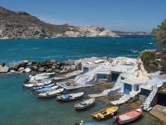 Petit port à Milos-Cyclades-grèce