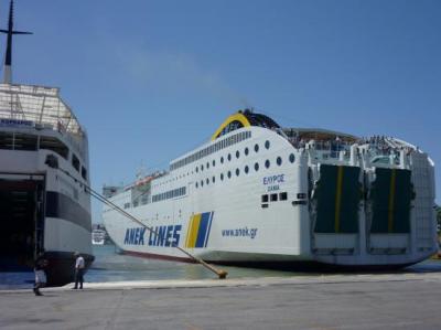Ferry au port du Pirée