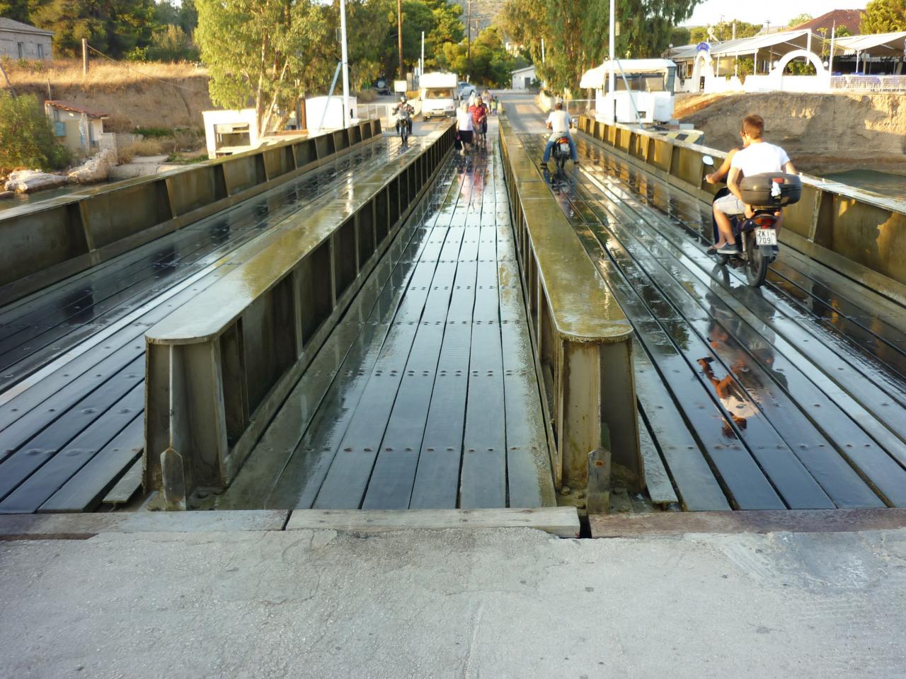 Pont écluse du canal